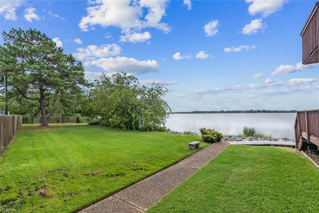 26 Waters Edge Cir - Photo 1