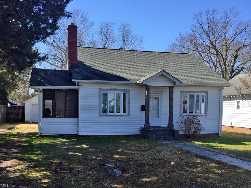 227 Hollywood Ave - Photo 1