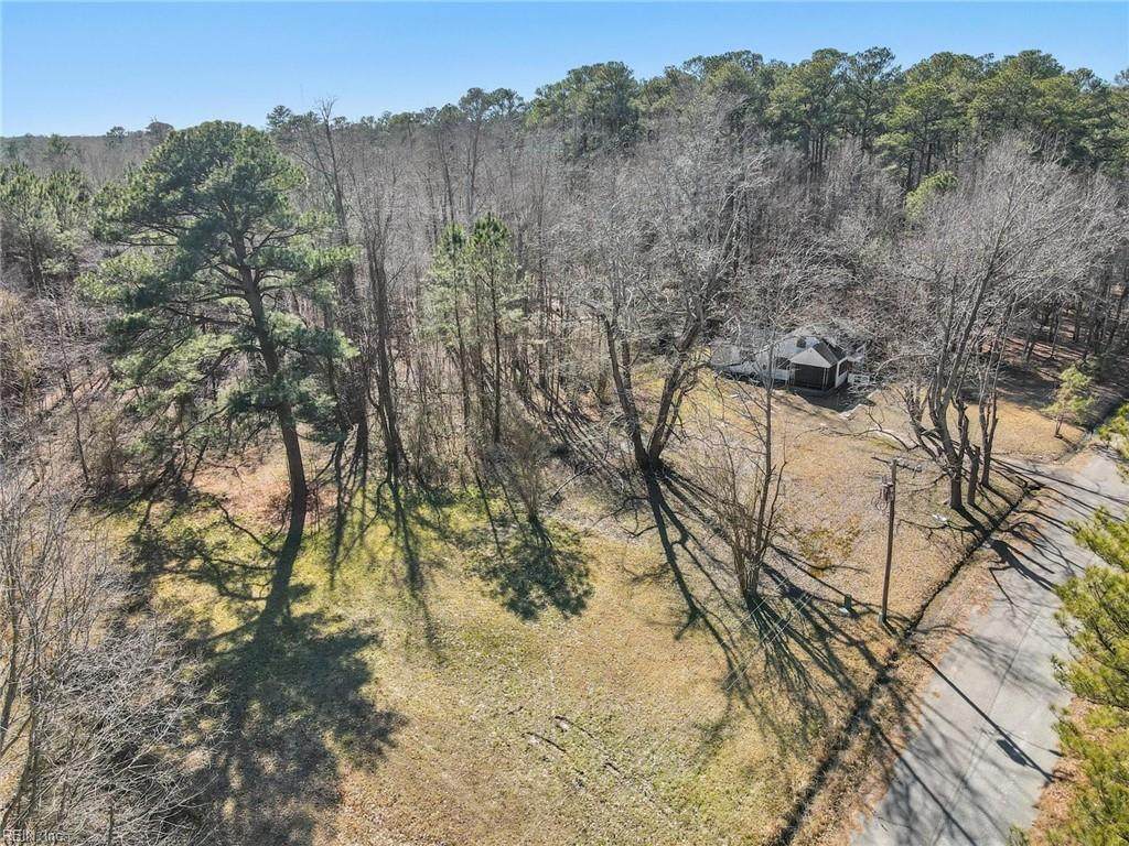 628 Old Fort Eustis Blvd - Photo 1