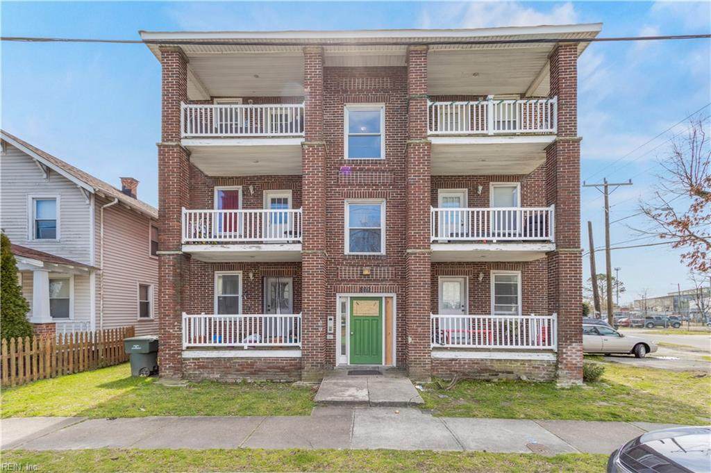 869 35th St - Photo 1