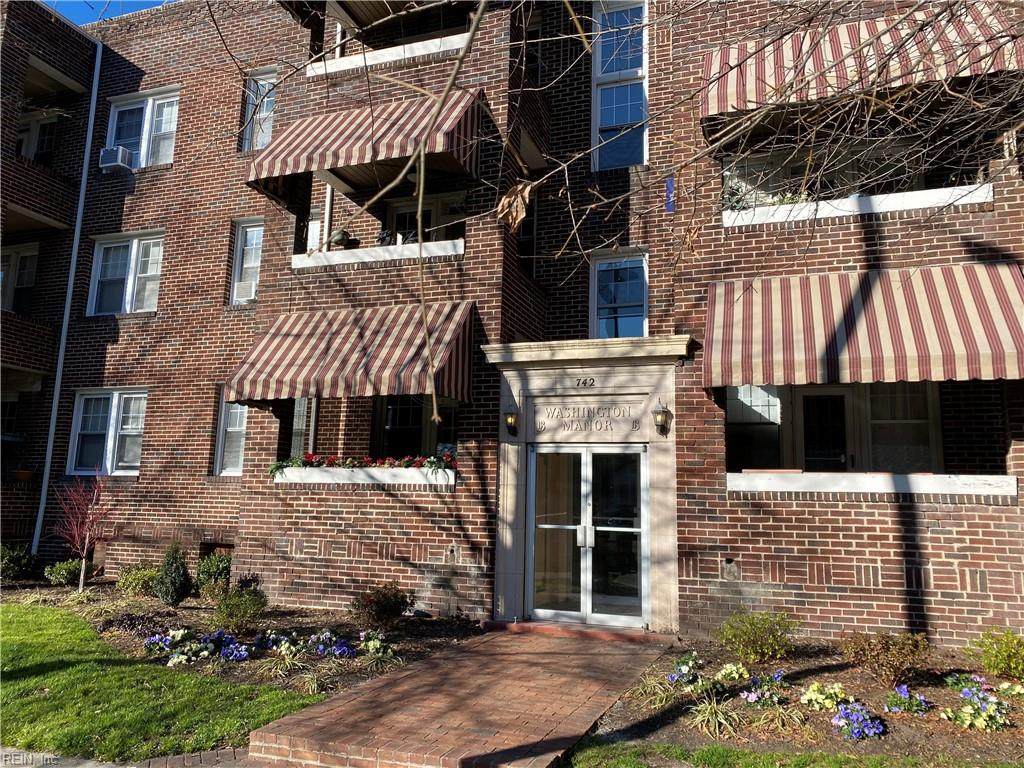 742 Washington Park - Photo 1