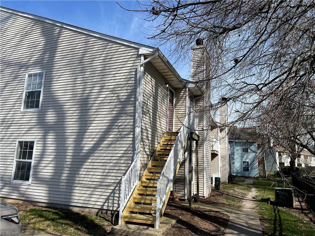 555 Pier Ct - Photo 1