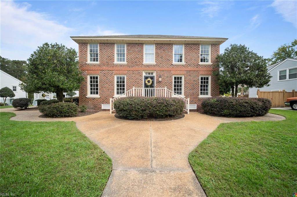 621 Briarwood Dr - Photo 1