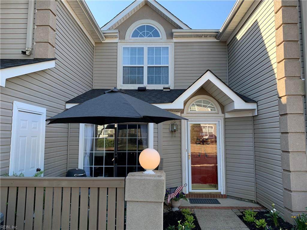 805 Queens Way - Photo 1