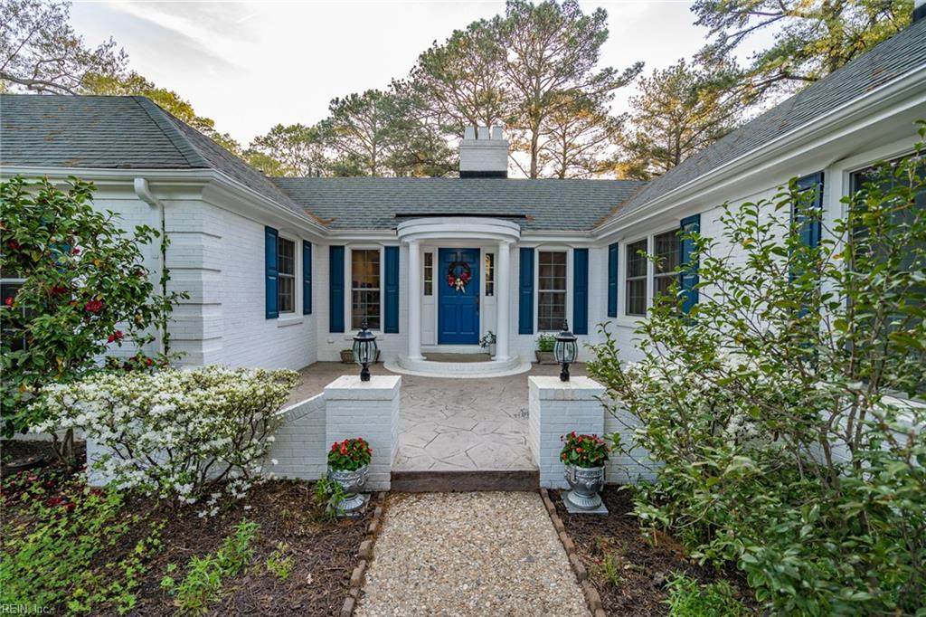 925 Queen Elizabeth Dr - Photo 1