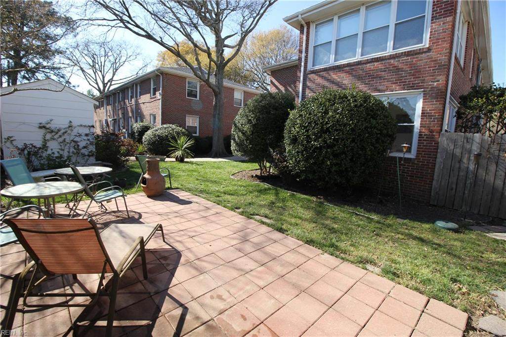 318 24th St - Photo 1