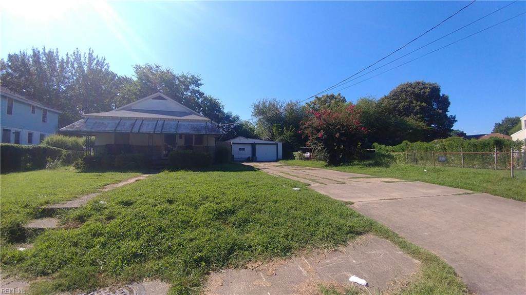 1022 42nd St - Photo 1