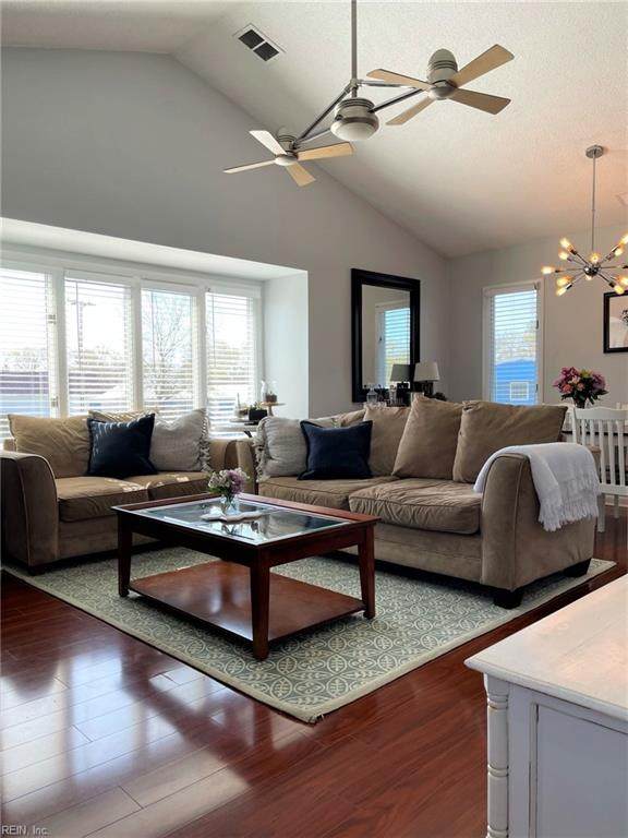 638 Pinewood Dr - Photo 1