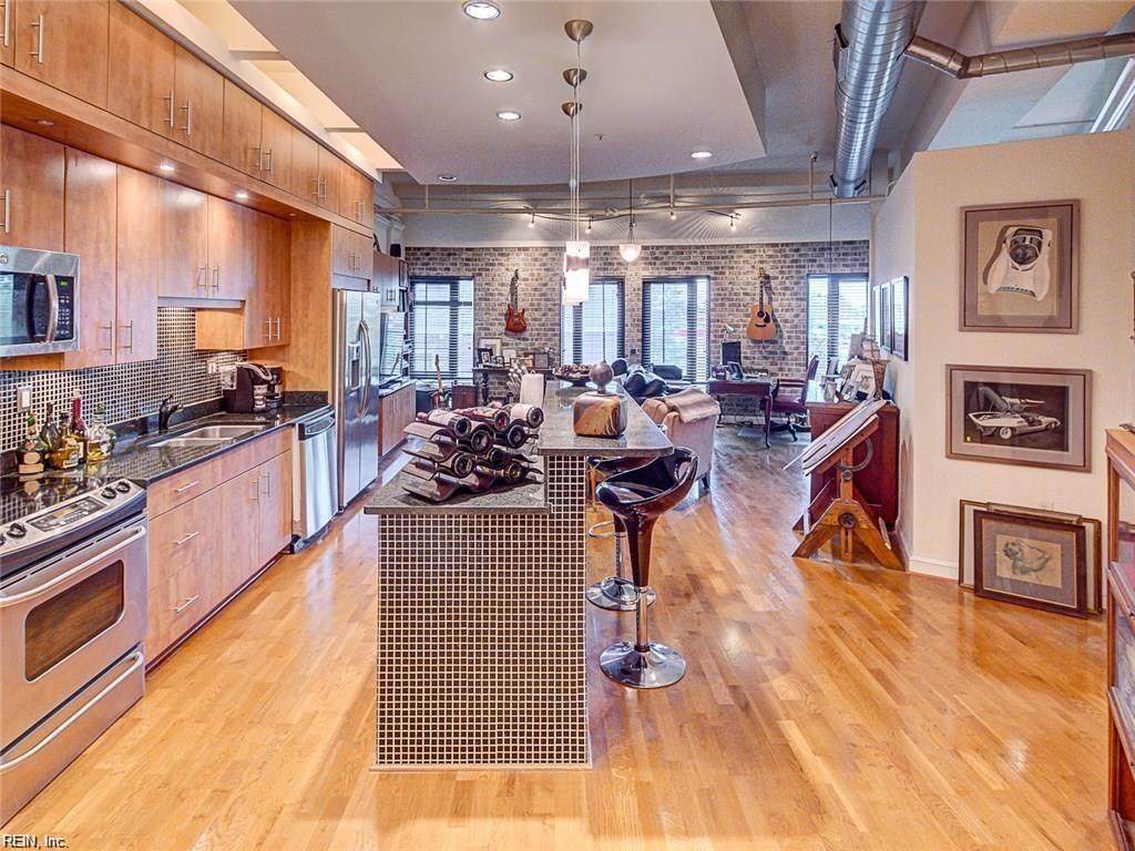 415 Saint Pauls Blvd - Photo 1