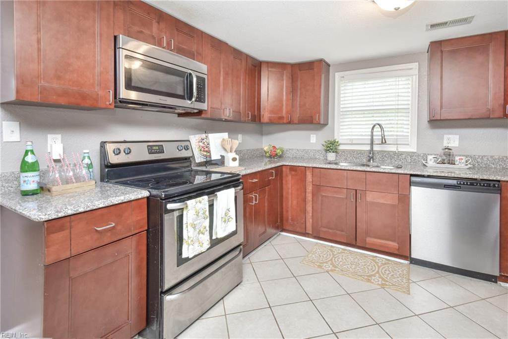 3611 Lenoir Cir - Photo 1