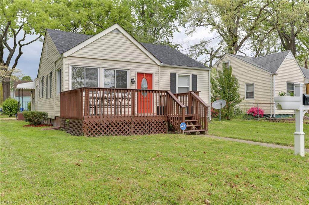 1101 Hughes Ave - Photo 1