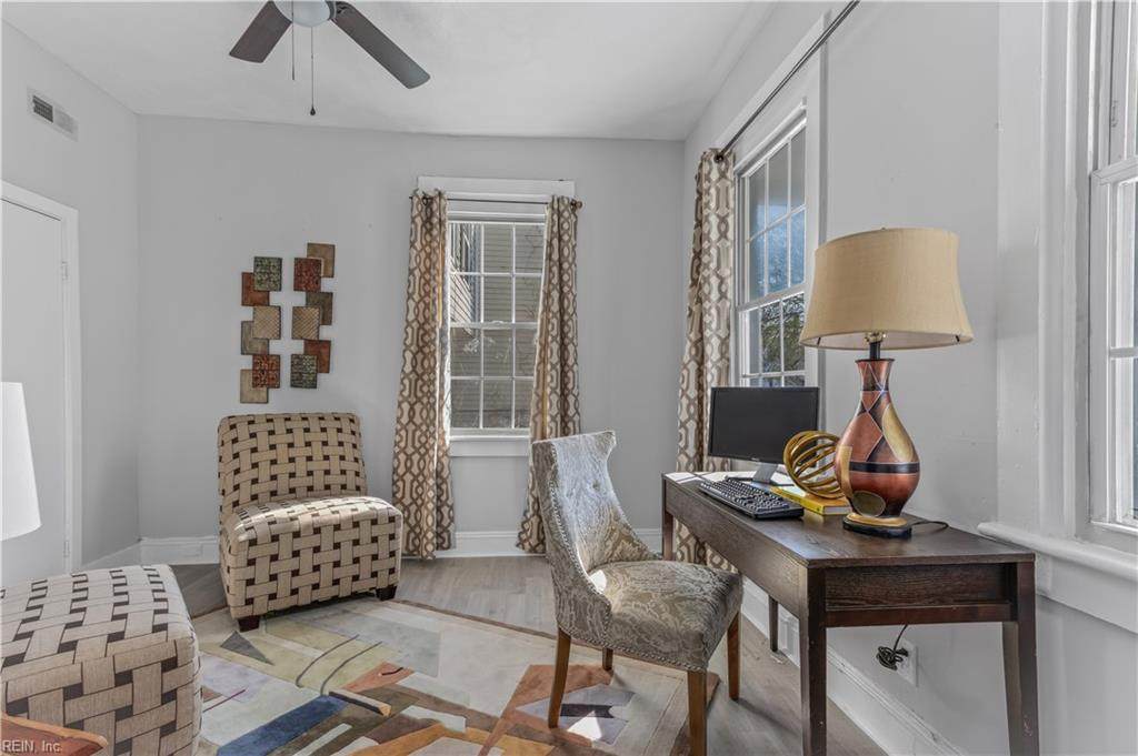 1039 24th St - Photo 1