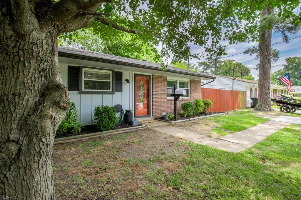 621 Dallas Ct - Photo 1