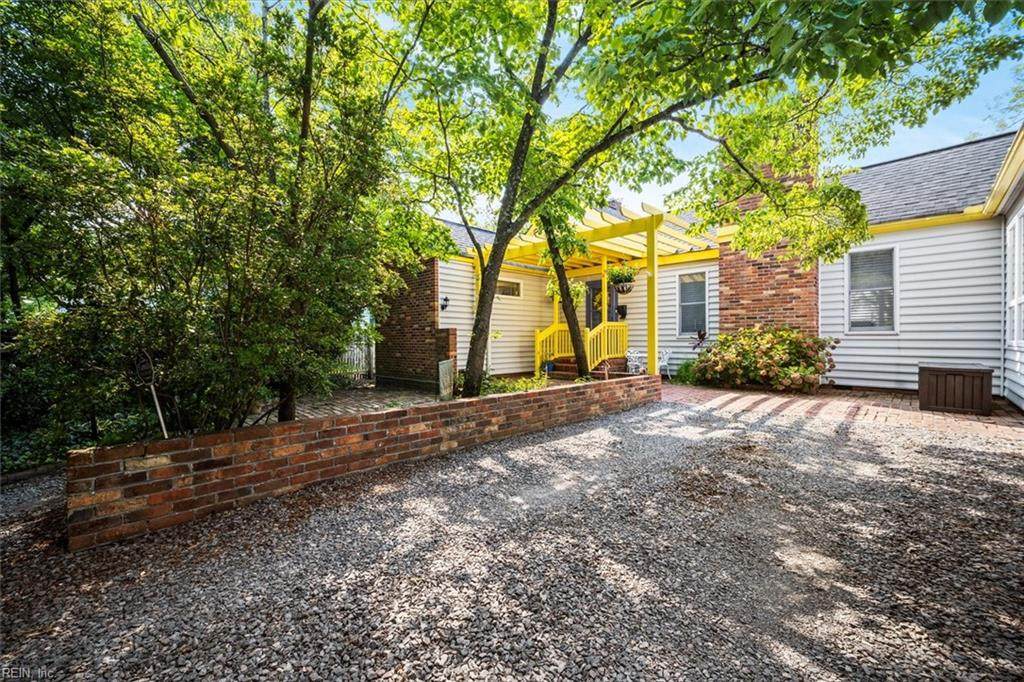 125 Dover Cir - Photo 1
