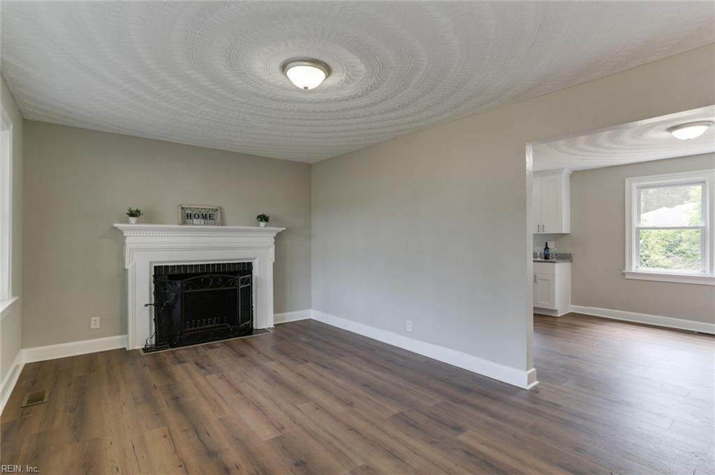927 Philpotts Rd - Photo 1
