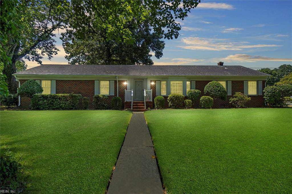 2400 Deerfield Cres - Photo 1