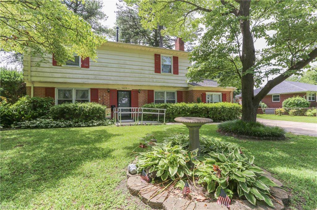 1623 Parkview Ave - Photo 1