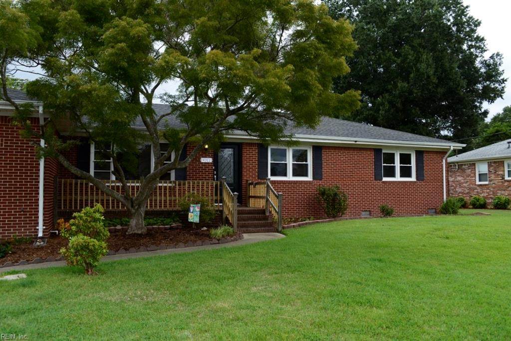 912 Goodview Dr - Photo 1