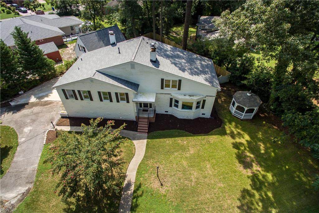2305 Sterling Point Dr - Photo 1