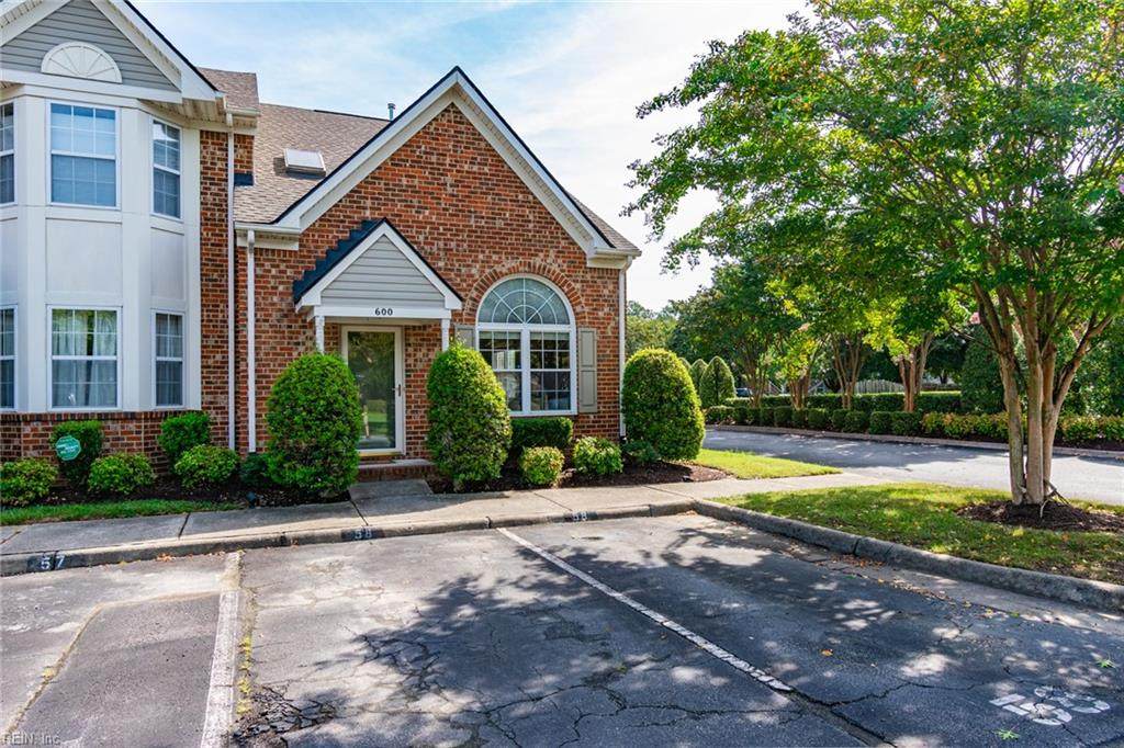 600 Lake Cir - Photo 1