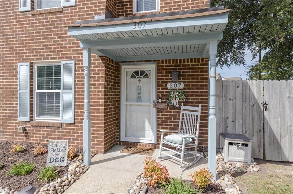 307 Seeman Ct - Photo 1