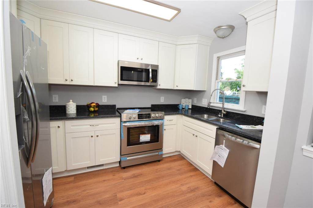 628 Surry St - Photo 1