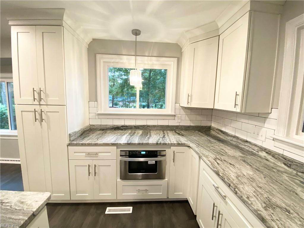 2216 Sterling Point Dr - Photo 1