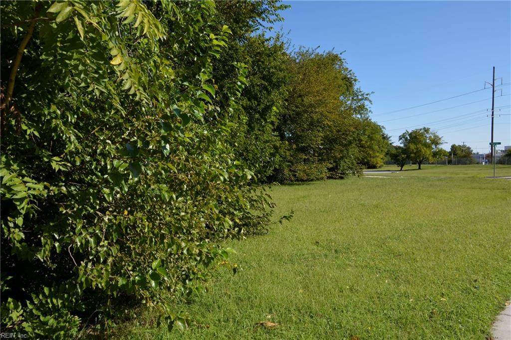 2502 Turnpike Rd - Photo 1