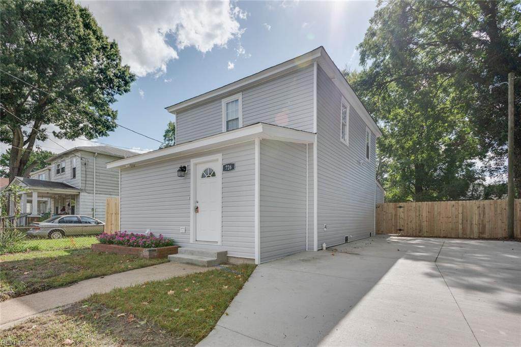 726 32nd St - Photo 1