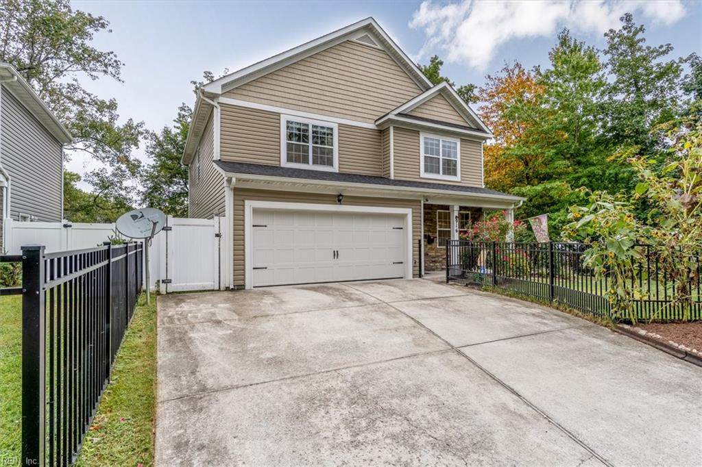 916 Hullview Ave - Photo 1