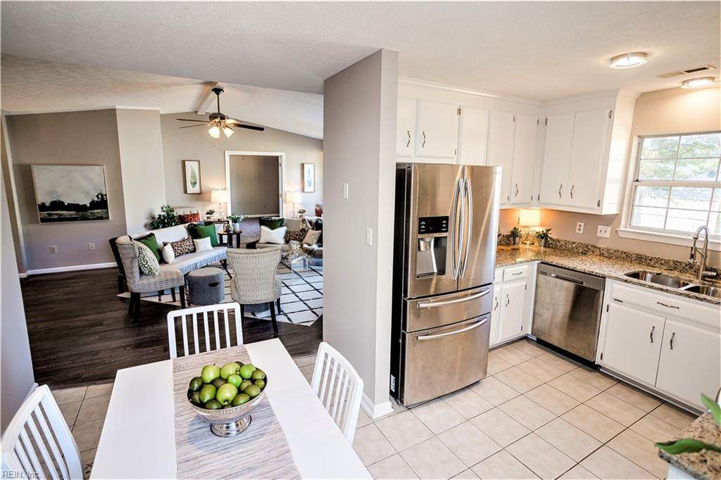 729 Mainsail Dr - Photo 1