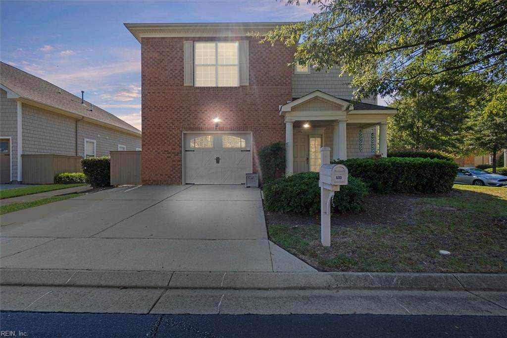 600 Mulberry Cres - Photo 1