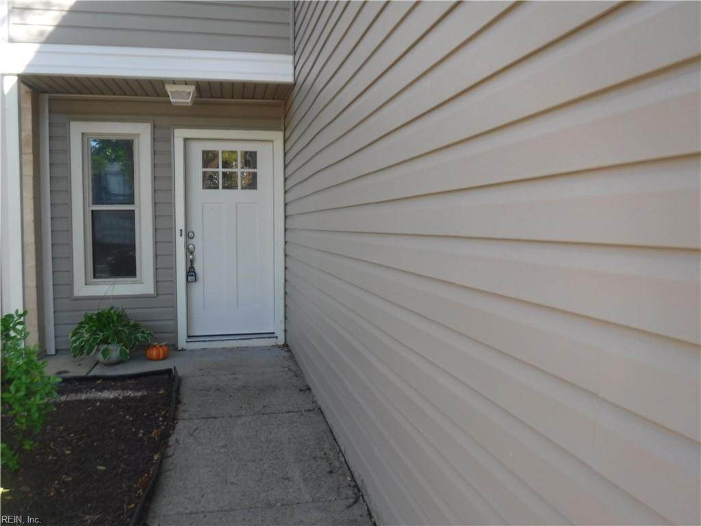 302 Elderwood Ct - Photo 1