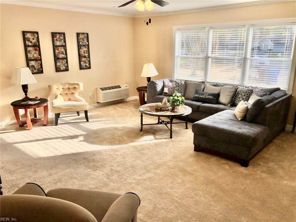 1401 Woodside Ct - Photo 1