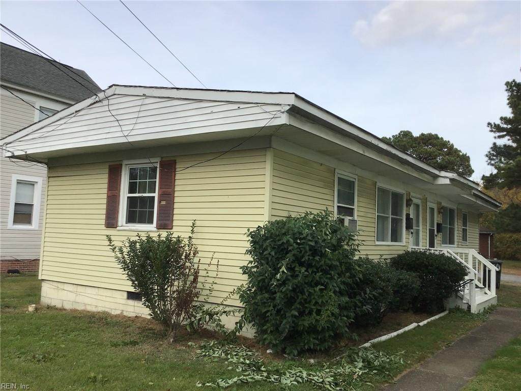 810 Summit Ave - Photo 1
