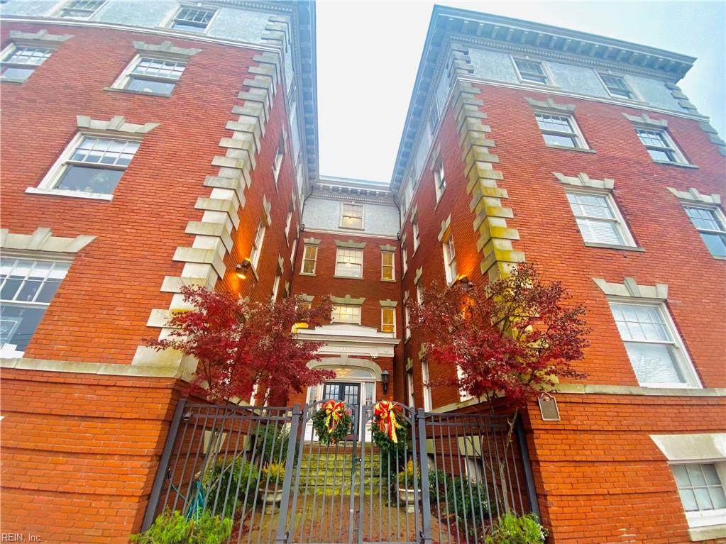 429 York St - Photo 1