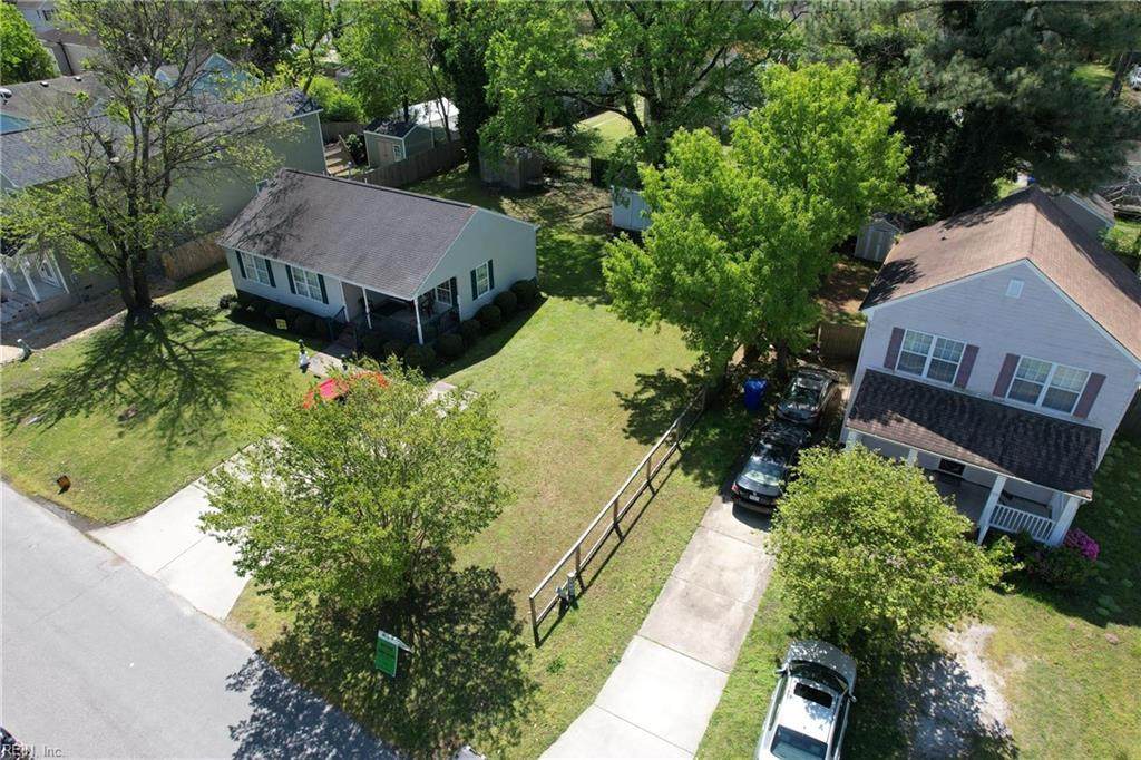 1225 Summit Ave - Photo 1