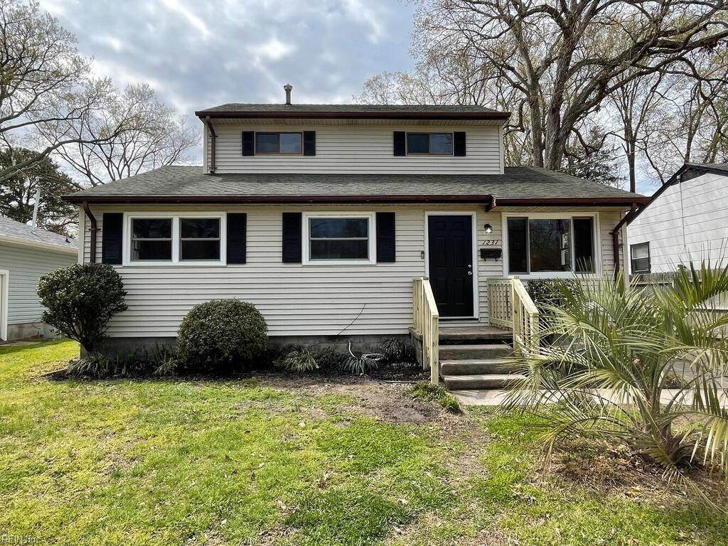 1231 Maplewood Ave - Photo 1