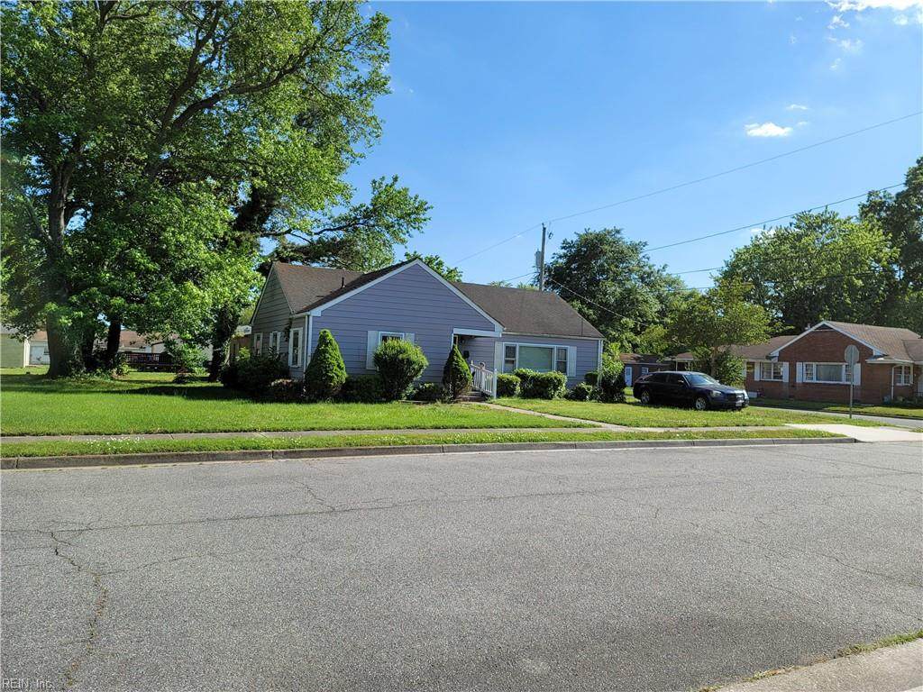313 Astor Ave - Photo 1