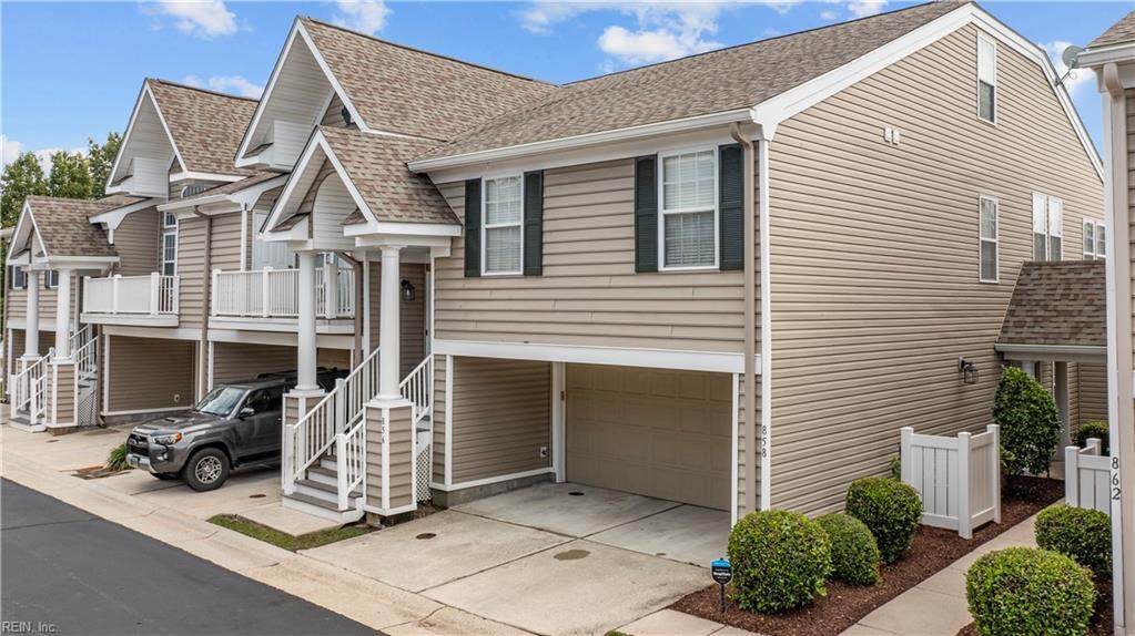 858 Point Way - Photo 1