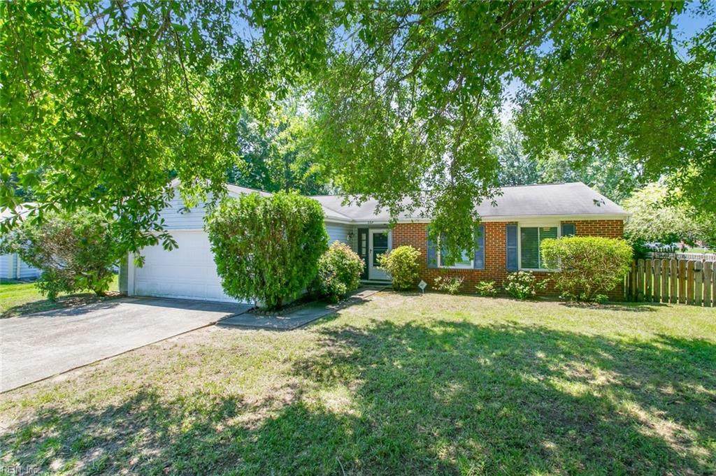 208 Charlotte Dr - Photo 1