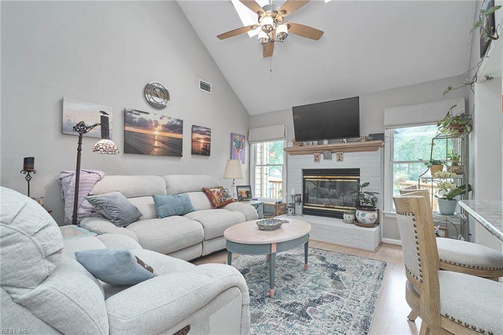 909 Thatcher Way - Photo 1