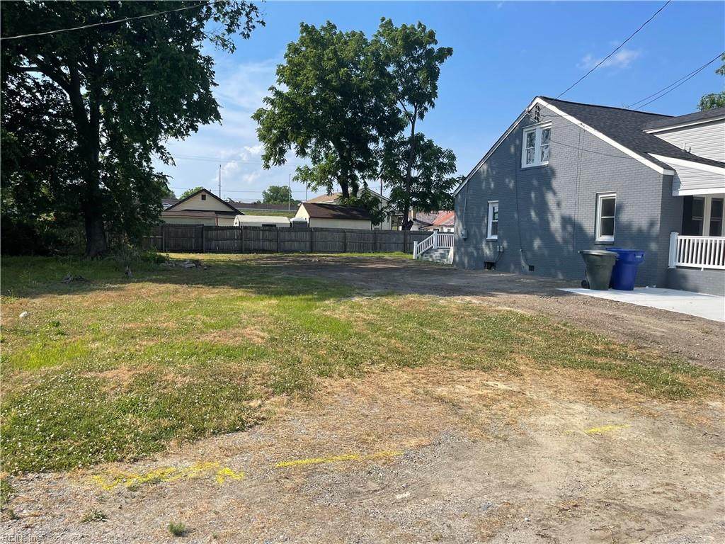 1025 38th St - Photo 1