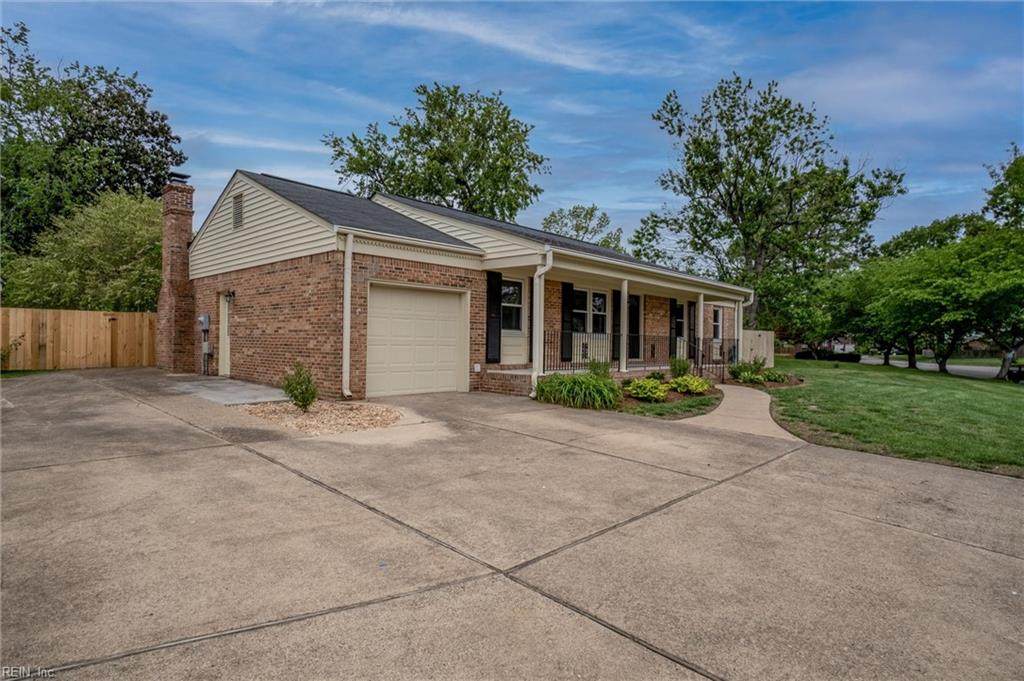 1045 Sunnyside Dr - Photo 1