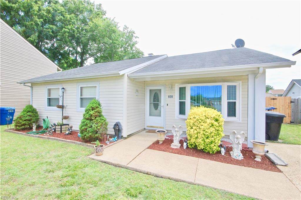 920 Thornhill Pl - Photo 1