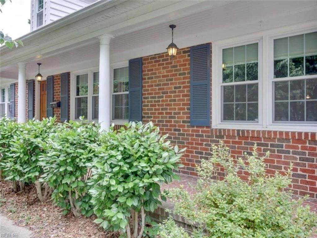 4621 Bromfield Ave - Photo 1