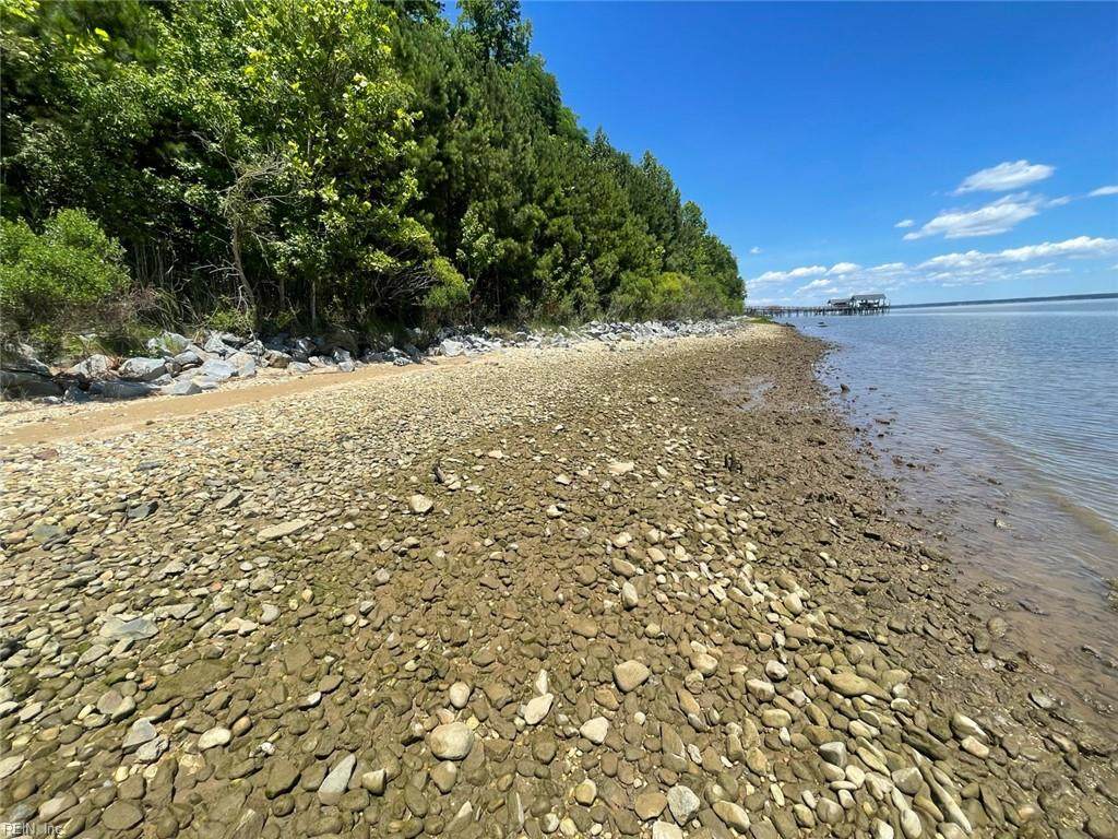 1059 Lawnes Neck Rd - Photo 1