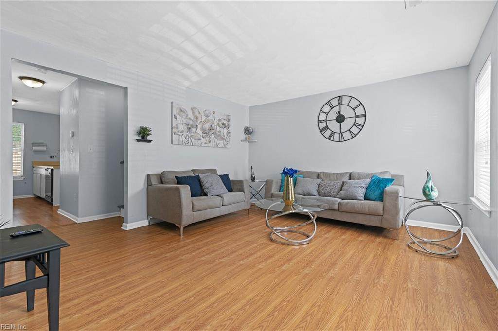 437 Eureka Loop - Photo 1