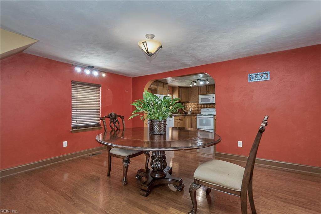 2100 Spadina Ave - Photo 1