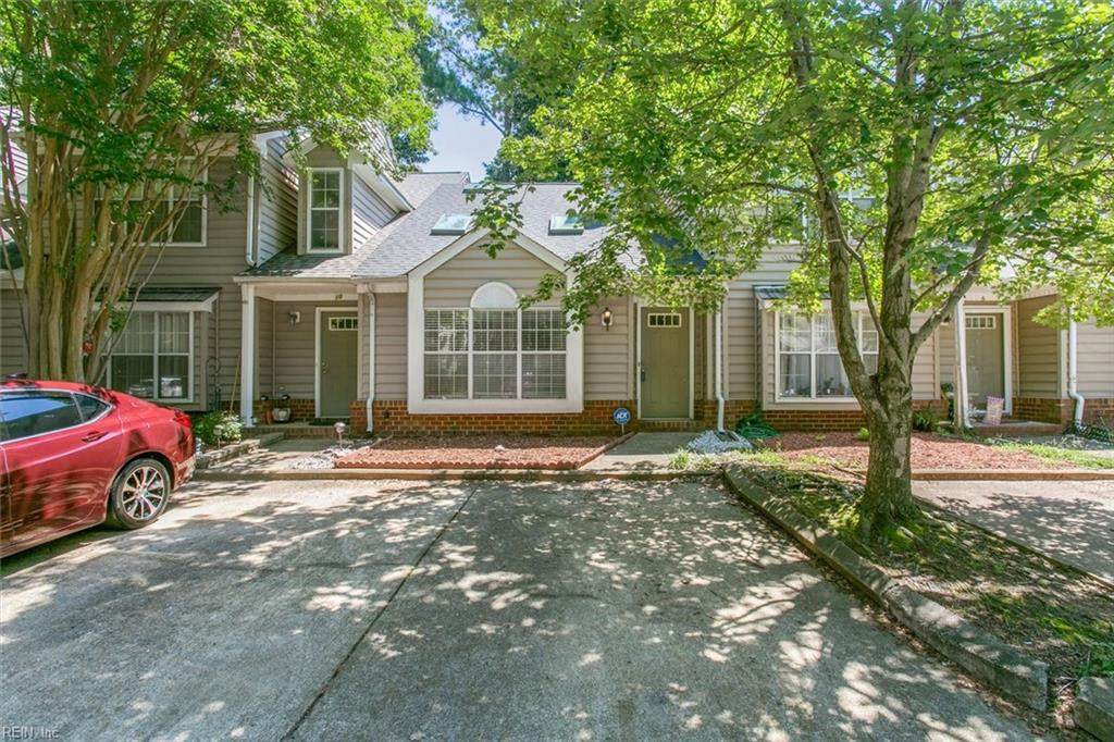 8 Hawthorn Pl - Photo 1